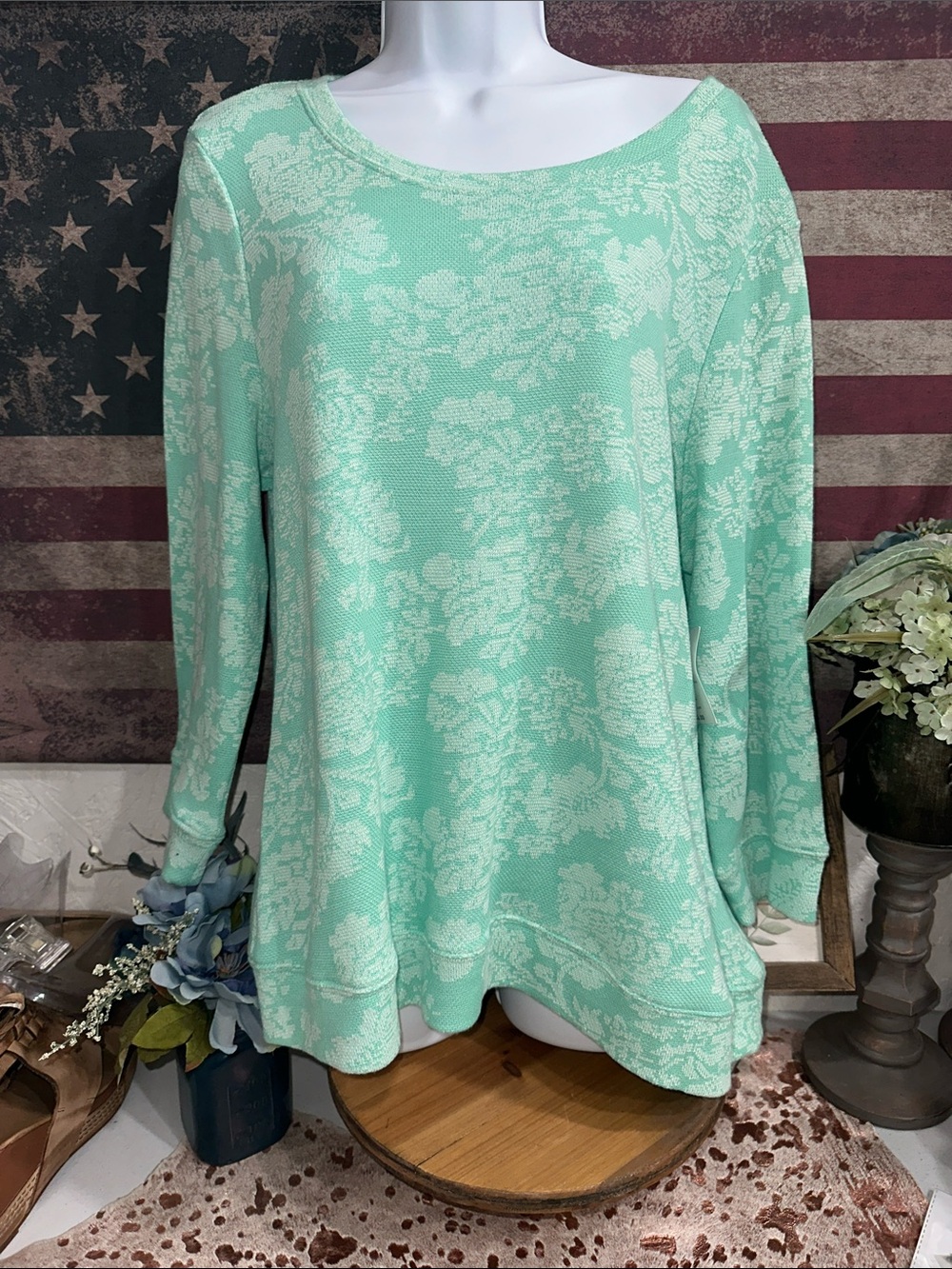 NWT Coral Bay Mint Green Floral Lightweight Sweatshirt